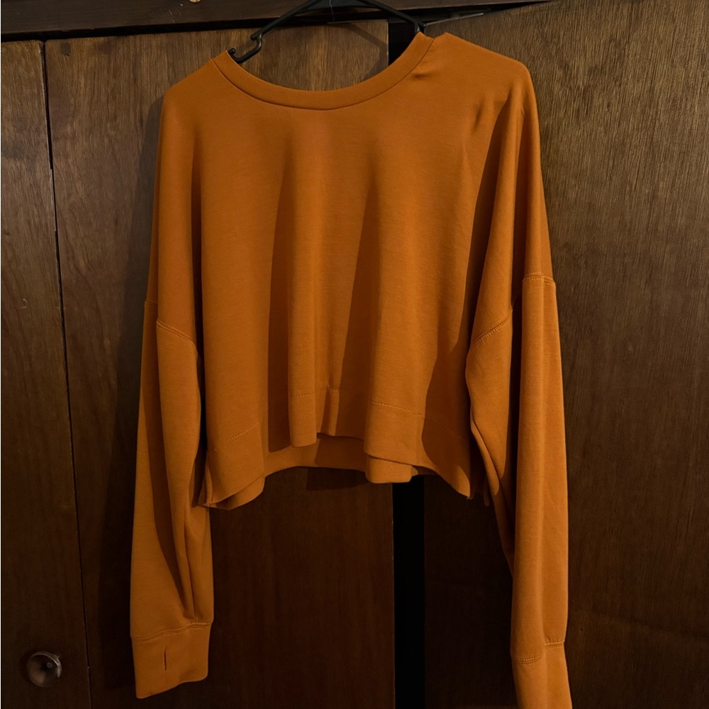 Matching crop sweatshirt and shorts